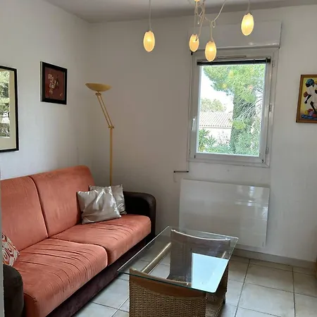Duplex 3p, 6 Couchages, Proche Plage, Parking, Television, Balcon, Menage Inclus - Fr-1-251-722 * Le Lavandou