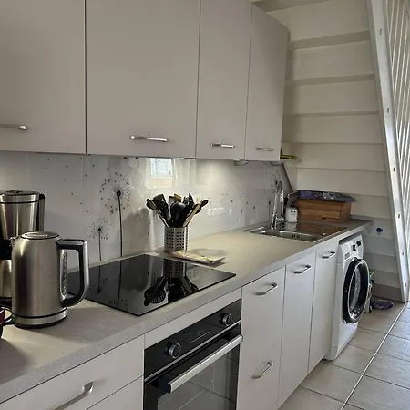 Duplex 3p, 6 Couchages, Proche Plage, Parking, Television, Balcon, Menage Inclus - Fr-1-251-722 *